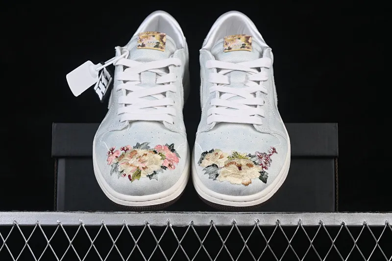 All categories Air Jordan Jordan series basketball shoes Air Jordan 1 Low Air Jordan 1 Low AJ1 Joe 1 Su embroidery low-top cultural basketball shoes IQ1109-011